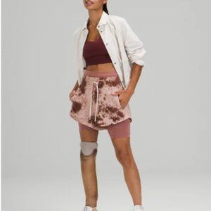 Lululemon Inner Glow High-Rise Short Size 6 NWT Marble Dye
